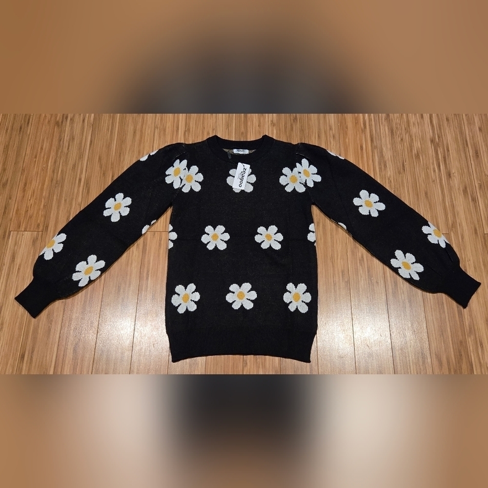 NWT Zeagoo Black Daisy Sweater